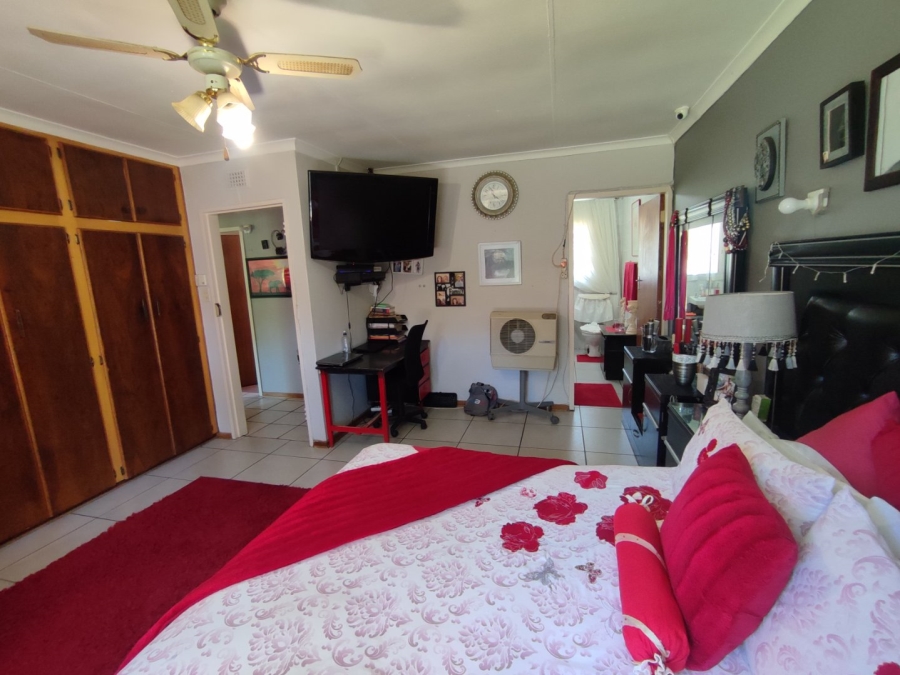 4 Bedroom Property for Sale in Pellissier Free State